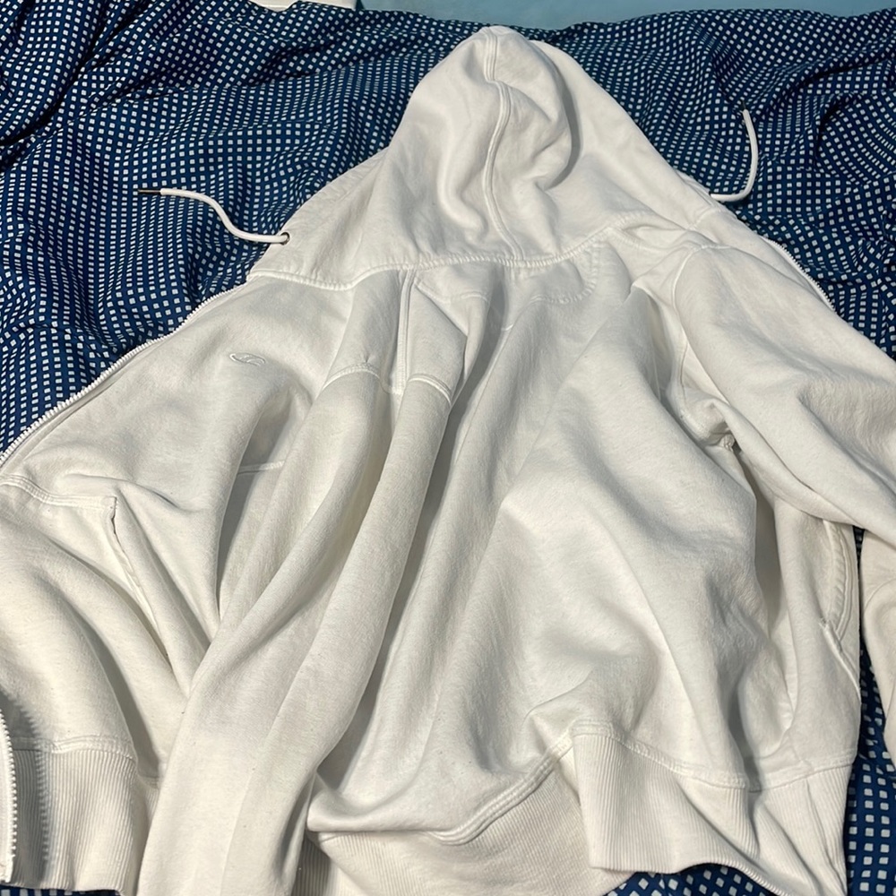 Champions White Zip Up. 🔥 size small men’s